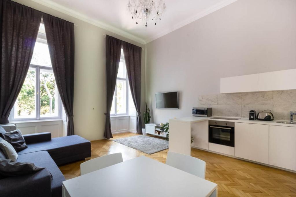 Luxury Lisbeth Apartman Budapest บูดาเปสต์ ภายนอก รูปภาพ